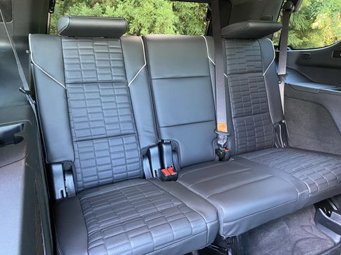 Used 2024 Cadillac Escalade V w/ LPO, ONYX Package image 41