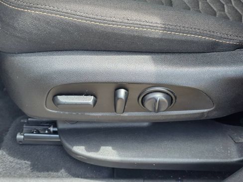 Used 2019 Chevrolet Equinox LT FWD image 23