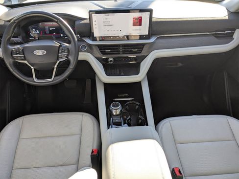 Used 2025 Ford Explorer Platinum w/ Ultimate Package image 17