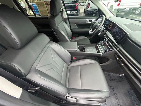 Used 2025 Hyundai Santa Fe SEL FWD image 23