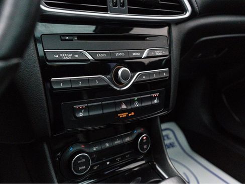 Used 2019 INFINITI QX30 AWD image 19