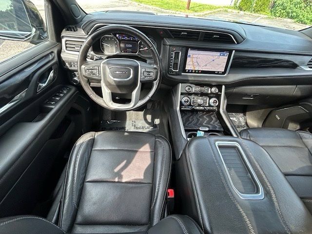 Used 2021 GMC Yukon XL Denali w/ Denali Premium Package AWD/4WD image 17