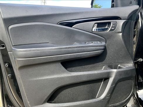 Used 2021 Honda Pilot Touring image 14