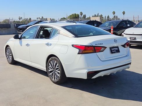 Used 2024 Nissan Altima 2.5 SV FWD image 7