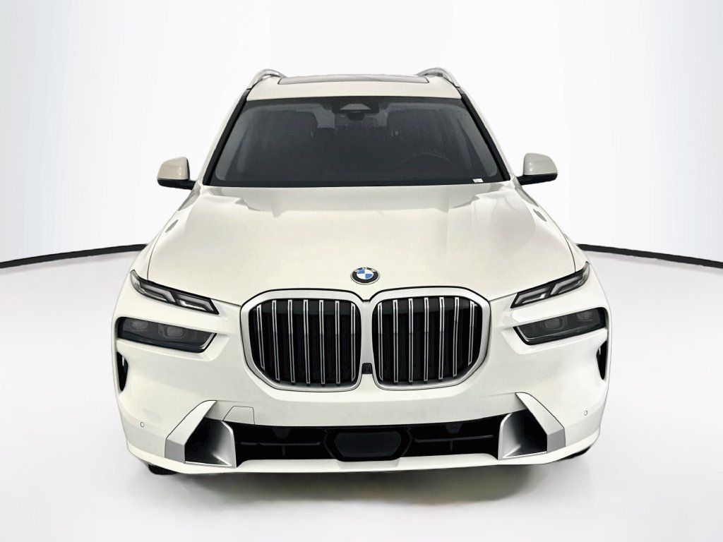 Used 2024 BMW X7 xDrive40i AWD/4WD image 2