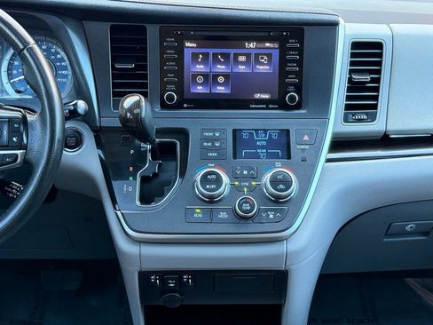 Used 2020 Toyota Sienna XLE FWD image 23