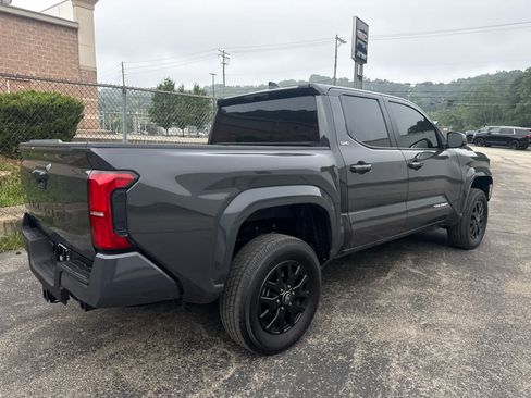 Used 2025 Toyota Tacoma SR5 AWD/4WD image 7