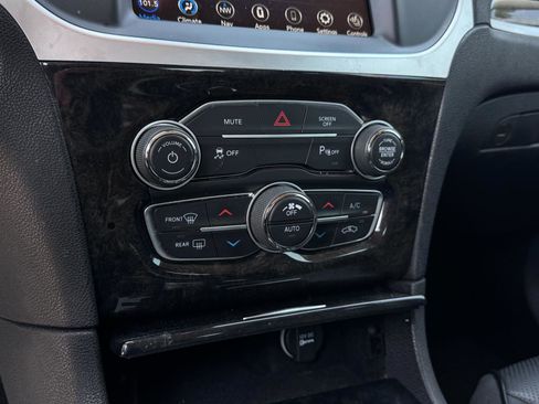 Used 2022 Chrysler 300 Touring L w/ Comfort Group image 21