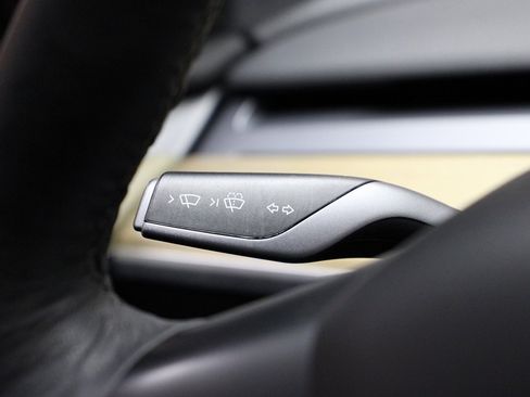 Used 2023 Tesla Model Y Long Range image 24