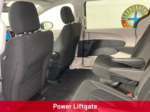 Used 2023 Chrysler Voyager LX image 15