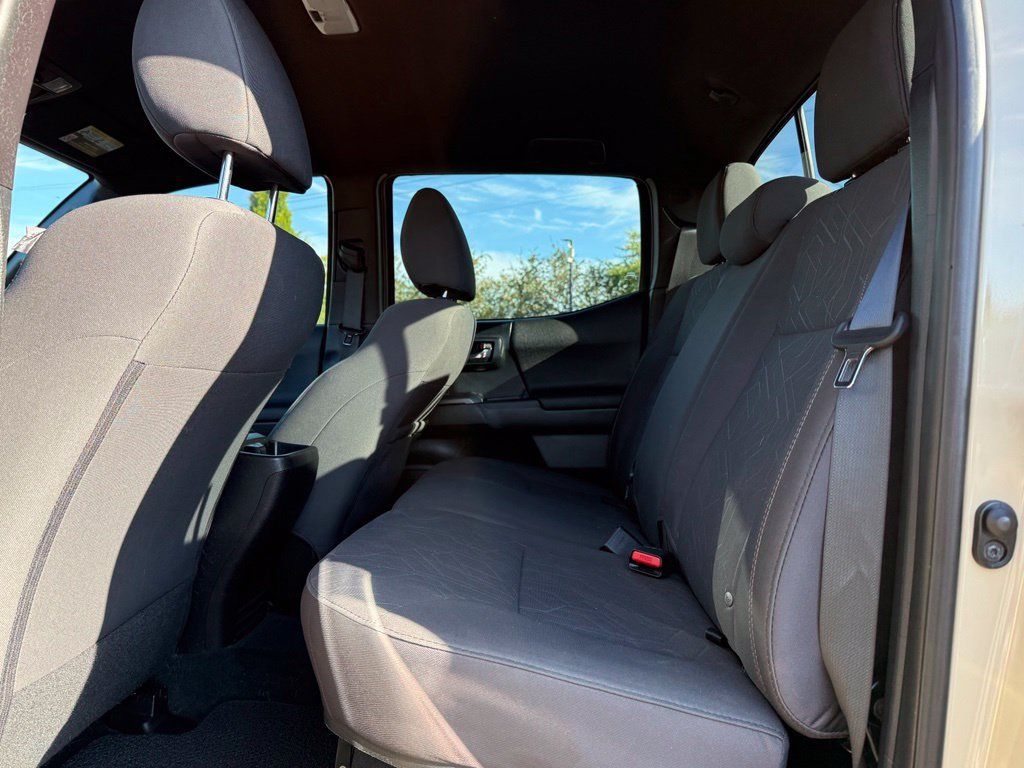 Used 2016 Toyota Tacoma TRD Sport w/ Towing Package RWD image 15