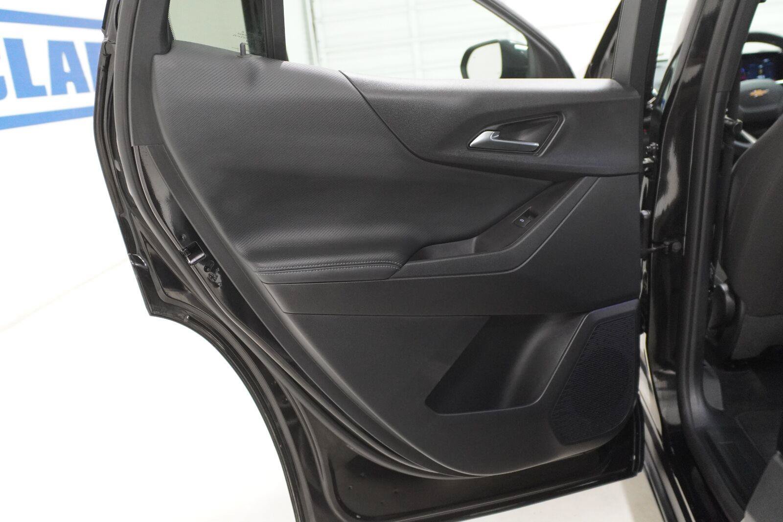 Used 2026 Chevrolet Equinox LT FWD image 28