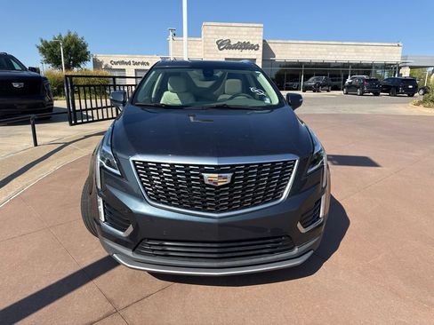Used 2021 Cadillac XT5 Premium Luxury FWD image 2