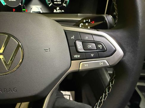 Certified 2025 Volkswagen Tiguan SE w/ Panoramic Sunroof Package image 31