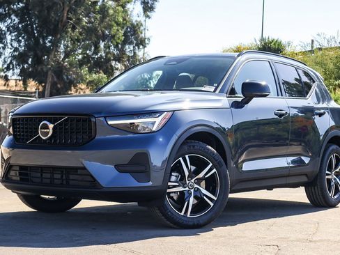 New 2026 Volvo XC40 B5 Core image 1