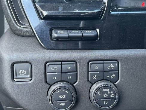 Used 2023 Chevrolet Silverado 1500 ZR2 w/ Technology Package AWD/4WD image 27