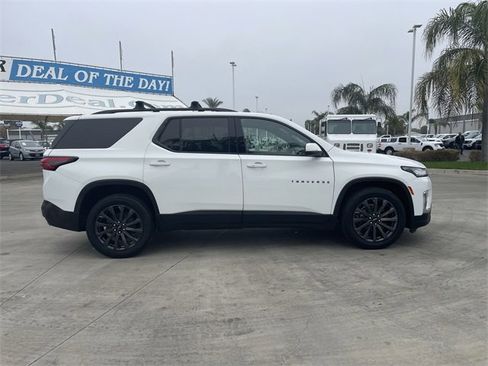 Used 2023 Chevrolet Traverse RS image 9