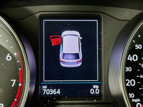 Used 2021 Volkswagen Tiguan S image 15