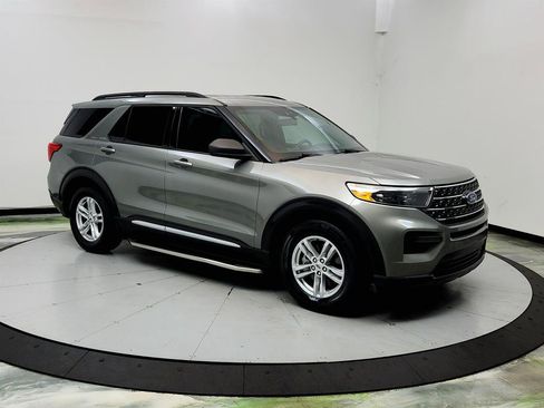 Used 2020 Ford Explorer XLT RWD image 3