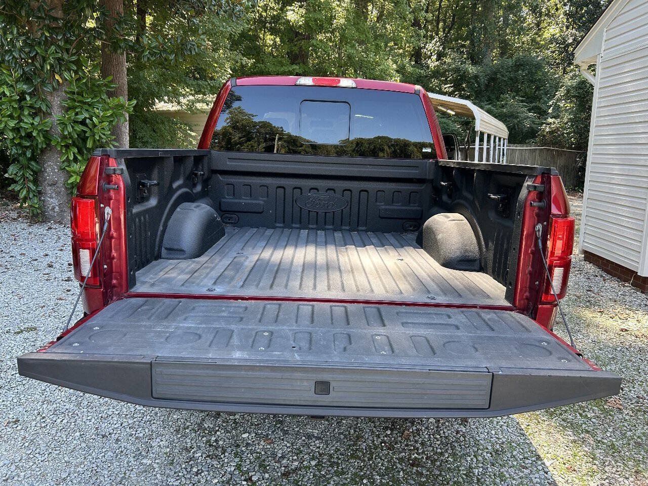 Used 2018 Ford F150 Platinum w/ Equipment Group 701A Luxury AWD/4WD image 31