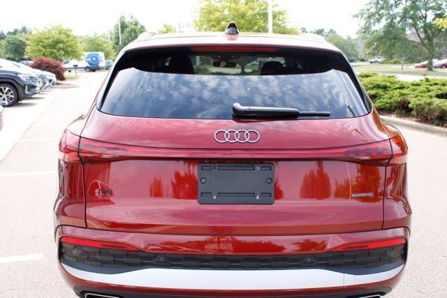 Used 2025 Audi Q5 Premium w/ Premium Plus AWD/4WD image 4