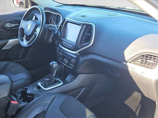 Used 2018 Jeep Cherokee Latitude Plus FWD image 21