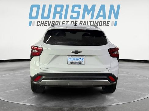 Used 2025 Chevrolet Trax LT w/ Driver Confidence Package image 5