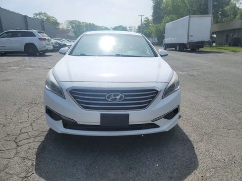 Used 2016 Hyundai Sonata SE FWD image 2