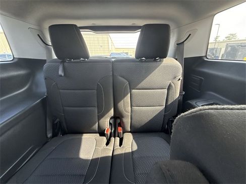 Used 2023 GMC Acadia SLE image 22