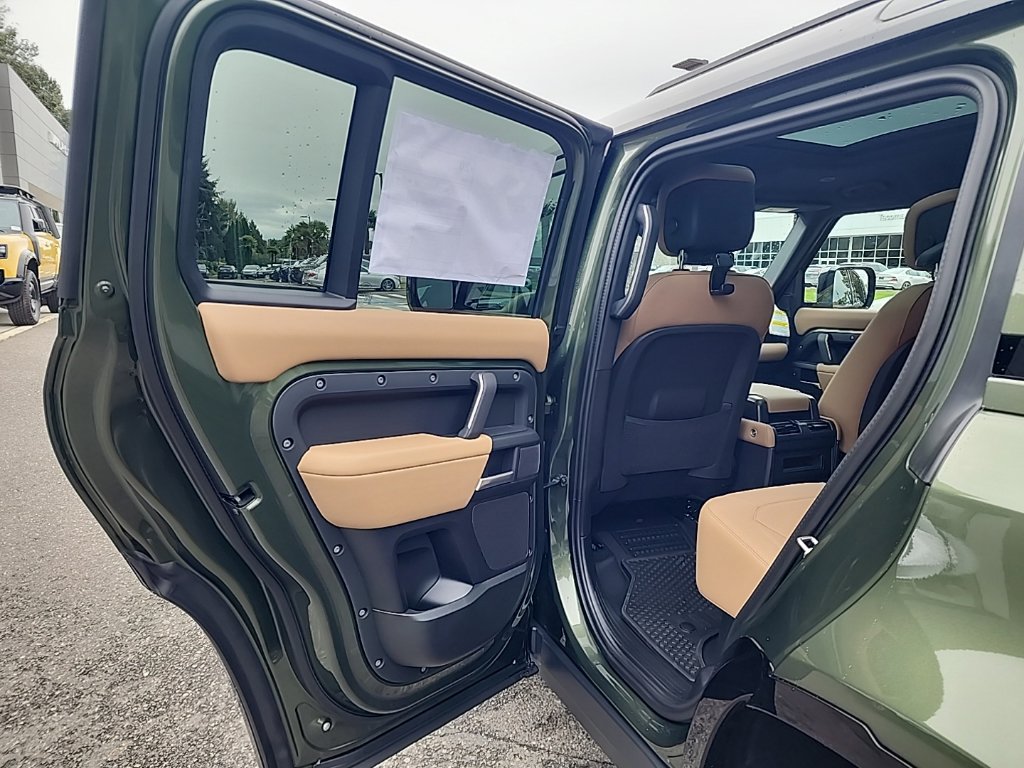 New 2026 Land Rover Defender 110 X-Dynamic SE AWD/4WD image 15