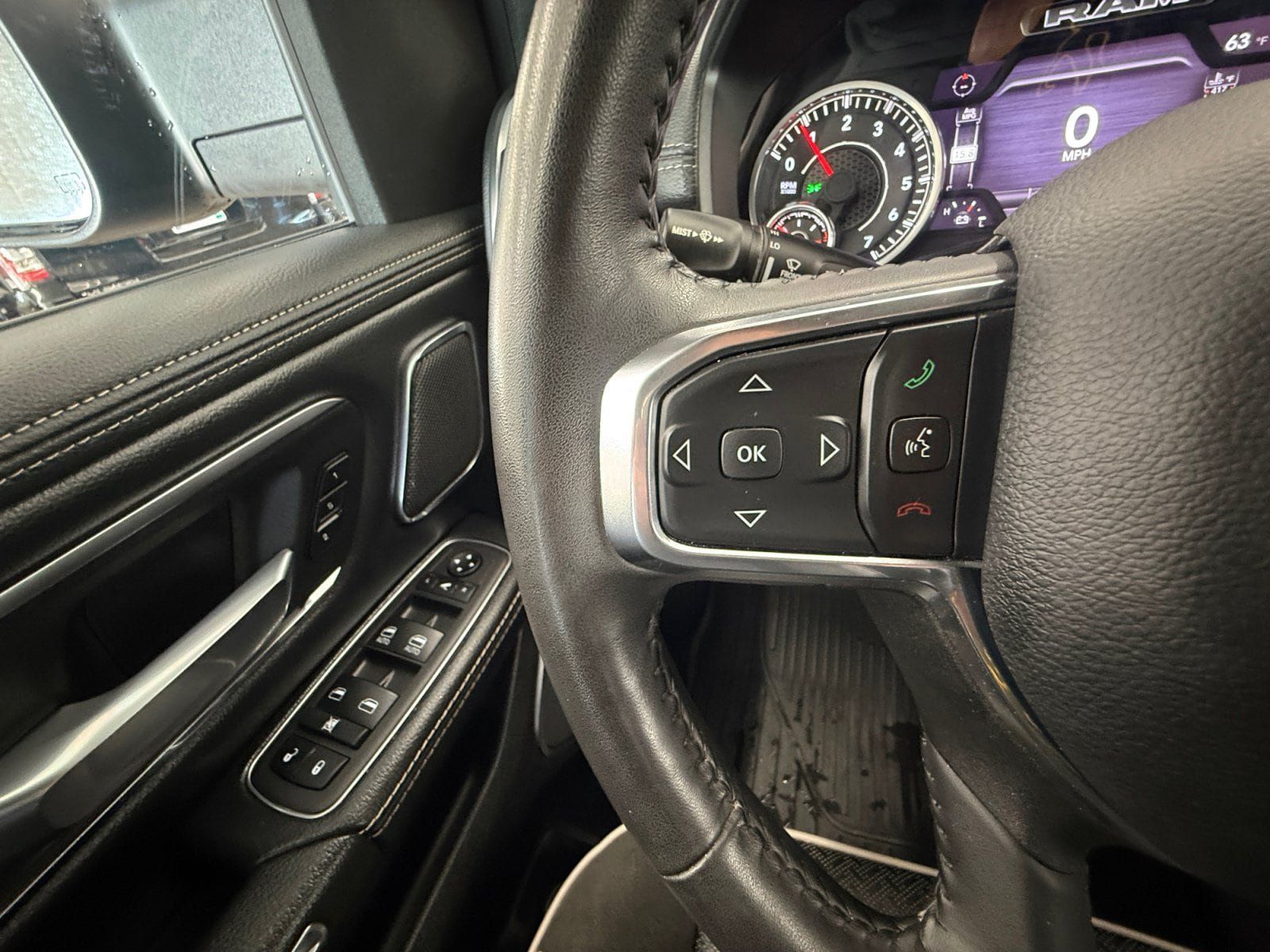 Used 2024 RAM 1500 Laramie AWD/4WD image 17