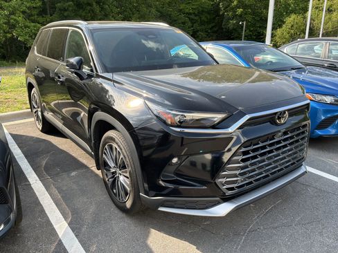 Used 2024 Toyota Grand Highlander AWD Hybrid image 2