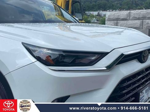 Certified 2024 Toyota Grand Highlander AWD image 11