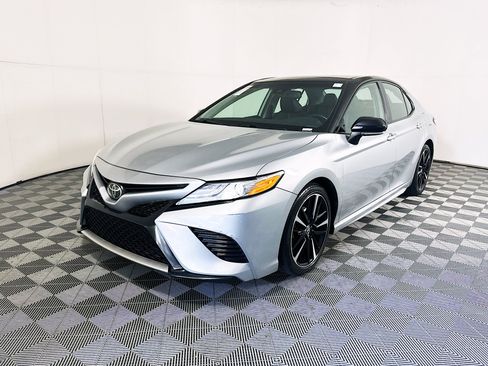 Used 2020 Toyota Camry XSE FWD image 7