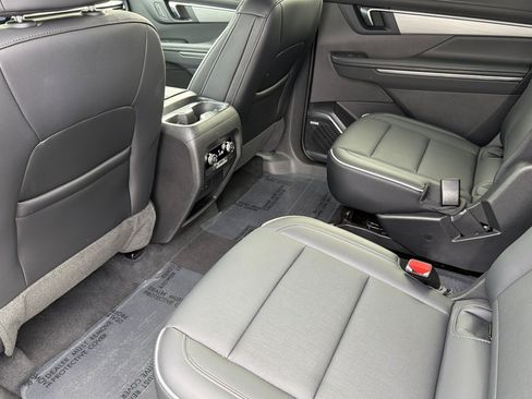 Used 2025 Buick Enclave Preferred AWD/4WD image 9
