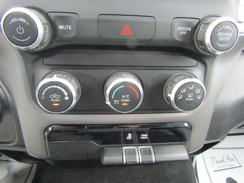 Used 2019 RAM 1500 Big Horn image 32