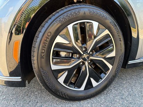 Certified 2023 Kia EV6 Wind AWD/4WD image 12
