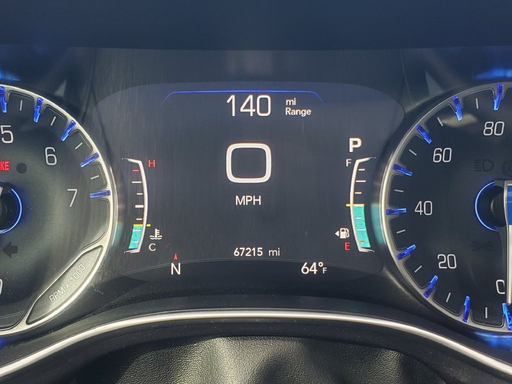 Used 2020 Chrysler Pacifica Limited w/ Tire & Wheel Group FWD image 10