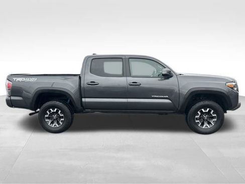 Used 2022 Toyota Tacoma TRD Off-Road w/ Technology Package image 38