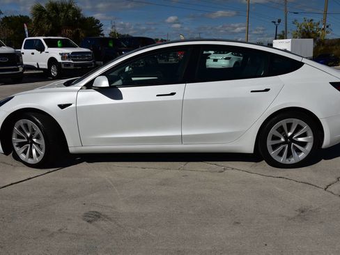 Used 2023 Tesla Model 3 Standard Range image 4
