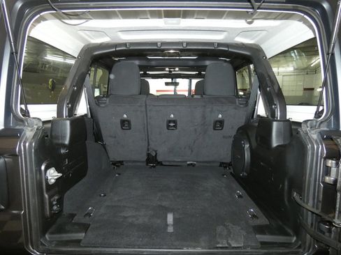 Used 2023 Jeep Wrangler Unlimited Rubicon image 6