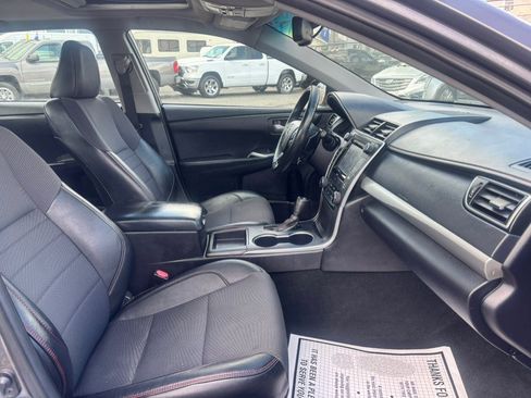 Used 2016 Toyota Camry SE w/ Moonroof Package FWD image 29