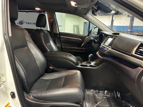 Used 2019 Toyota Highlander Limited image 26