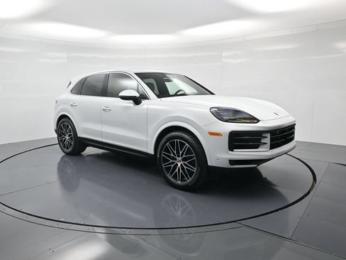 Certified 2026 Porsche Cayenne AWD/4WD image 32