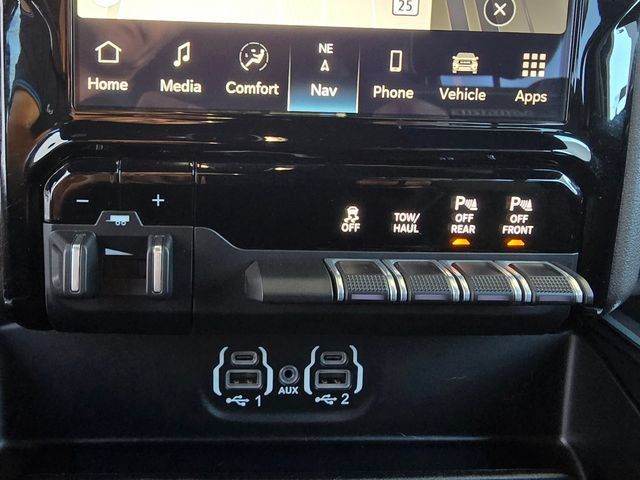 Used 2023 RAM 1500 Laramie AWD/4WD image 12