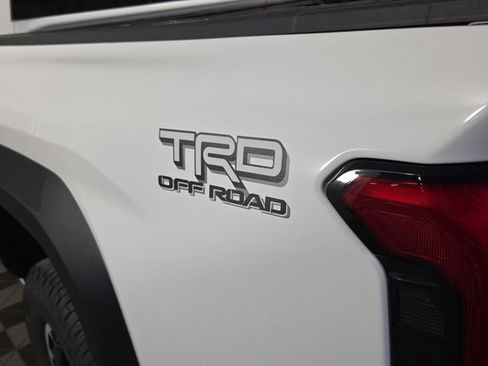 Used 2024 Toyota Tacoma TRD Off-Road AWD/4WD image 31