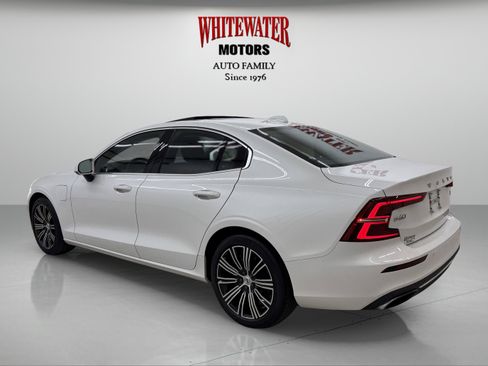 Used 2021 Volvo S60 T8 Inscription image 2
