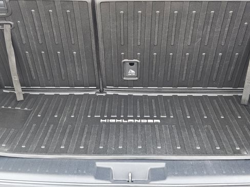 Used 2023 Toyota Highlander LE image 32