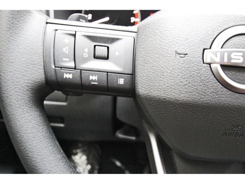Used 2025 Nissan Rogue S FWD image 17