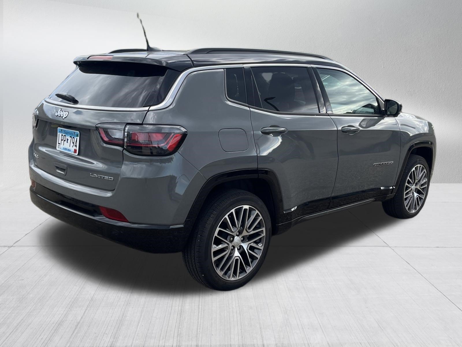 Used 2024 Jeep Compass Limited w/ Elite Group AWD/4WD image 5